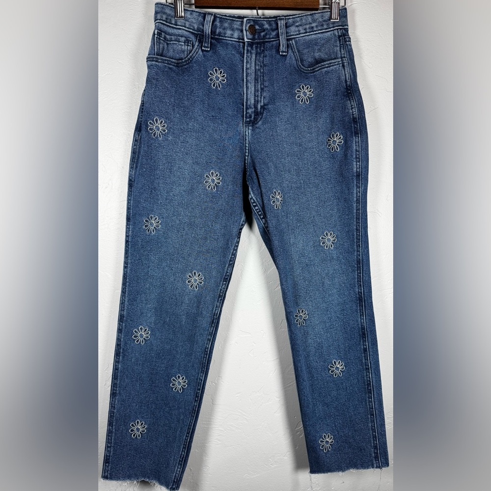Hollister Curvy High Rise Mom Jeans with Daisy Embroidery Size 27